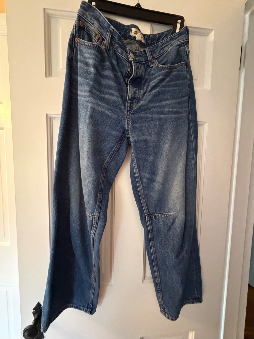 Madewell Darted Barrel-Leg Jeans in Faded Blue